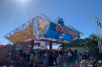 Entrada de Aquamijas, uno de los parques de atracciones en Málaga para disfrutar en familia.