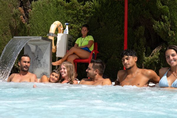 Atracciones y toboganes de agua Jacuzzi grupo