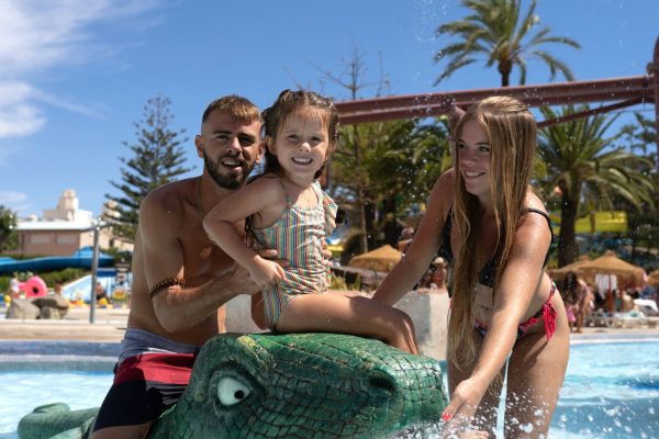 Atracciones y toboganes de agua Isla Lagartos familia