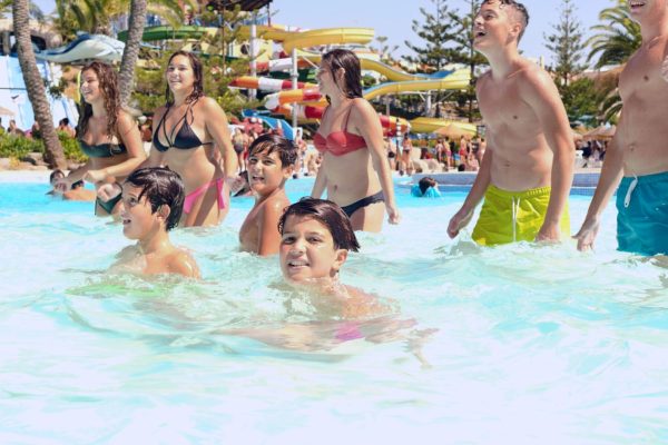 Atracciones y toboganes de agua Lago Azul clase